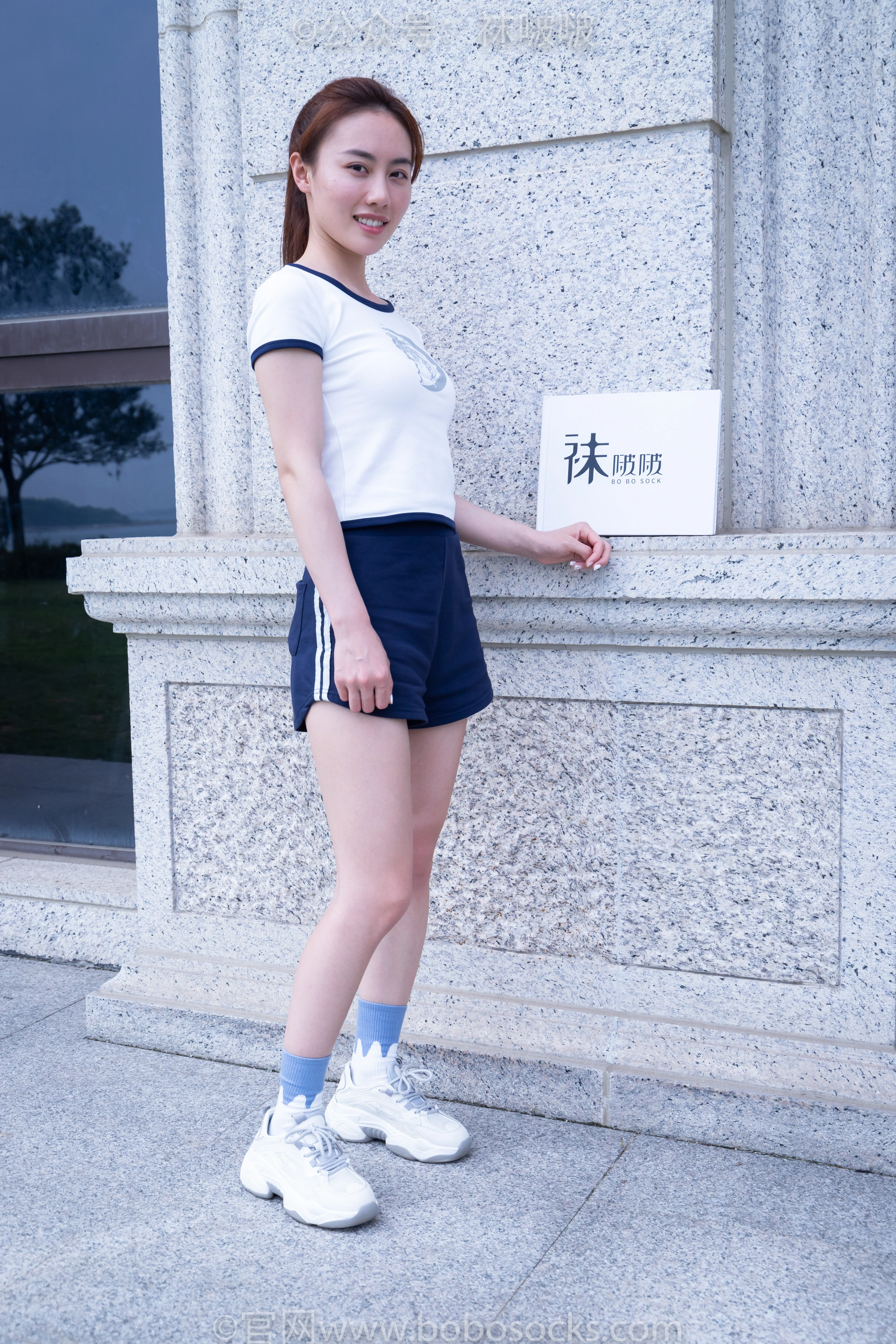 [BoBoSocks袜啵啵]NO.028 小米-运动鞋、白棉袜、裸足 1
